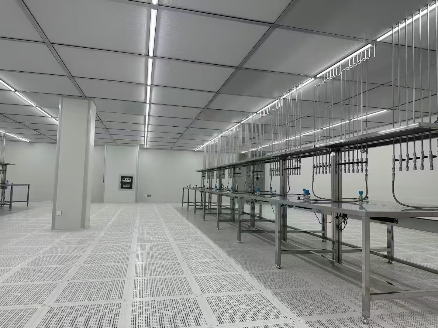 קלאַס 100 ריין צימער