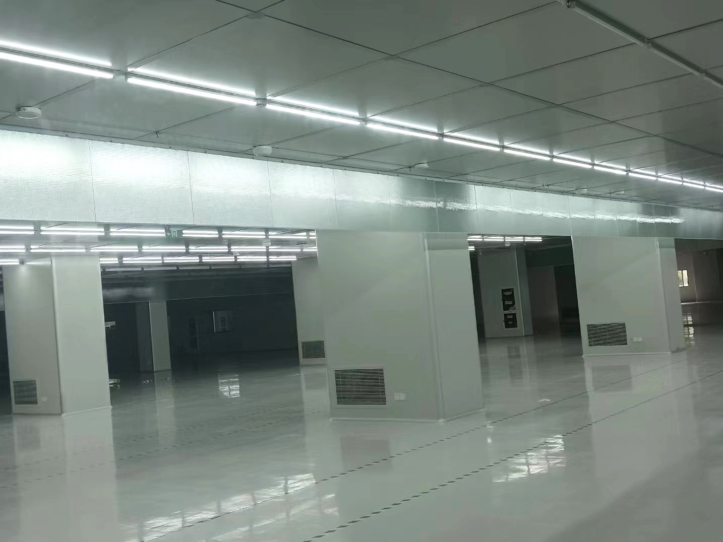 hardwall clean room