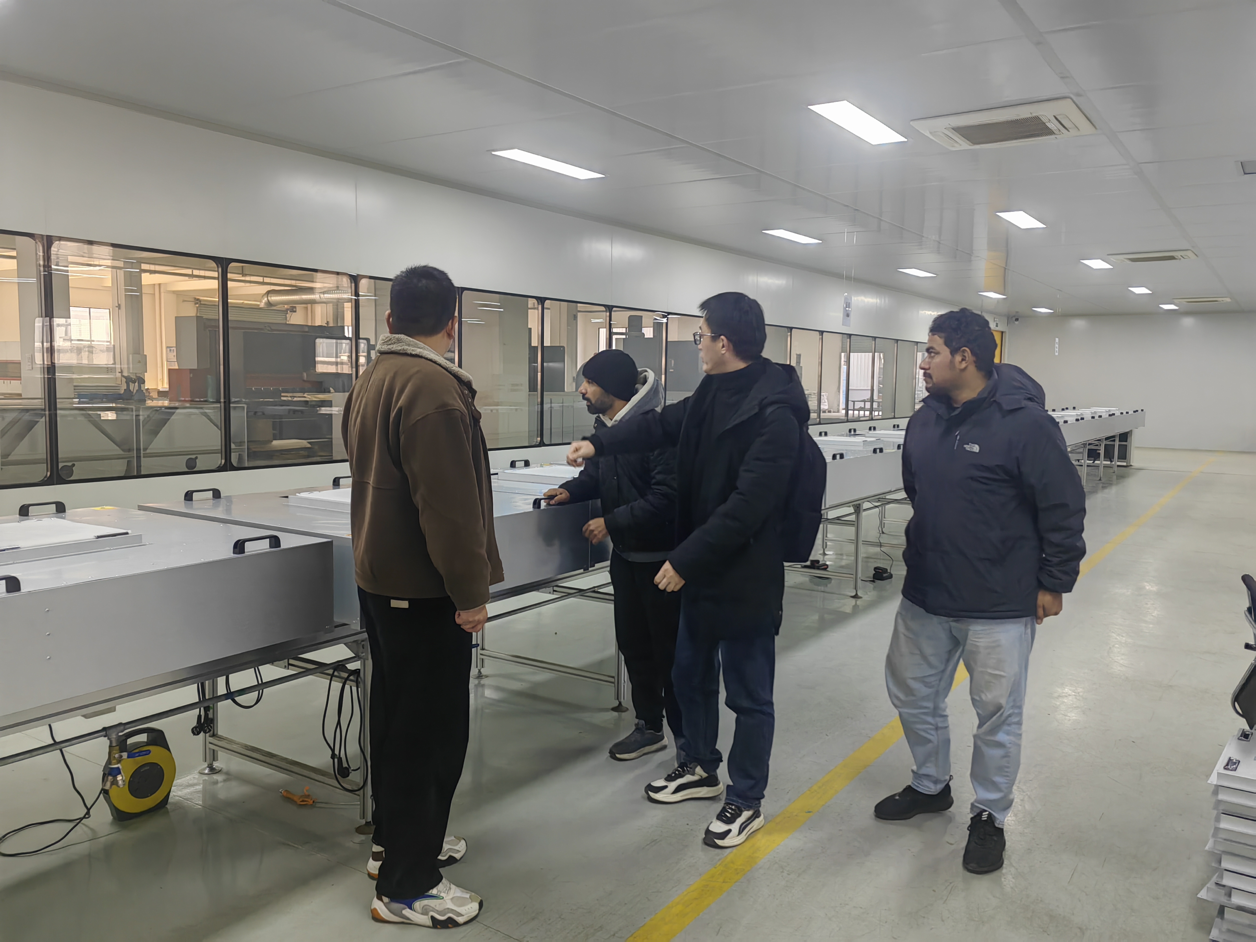 Saudi Partners to the SCT Cleanroom Factory 02