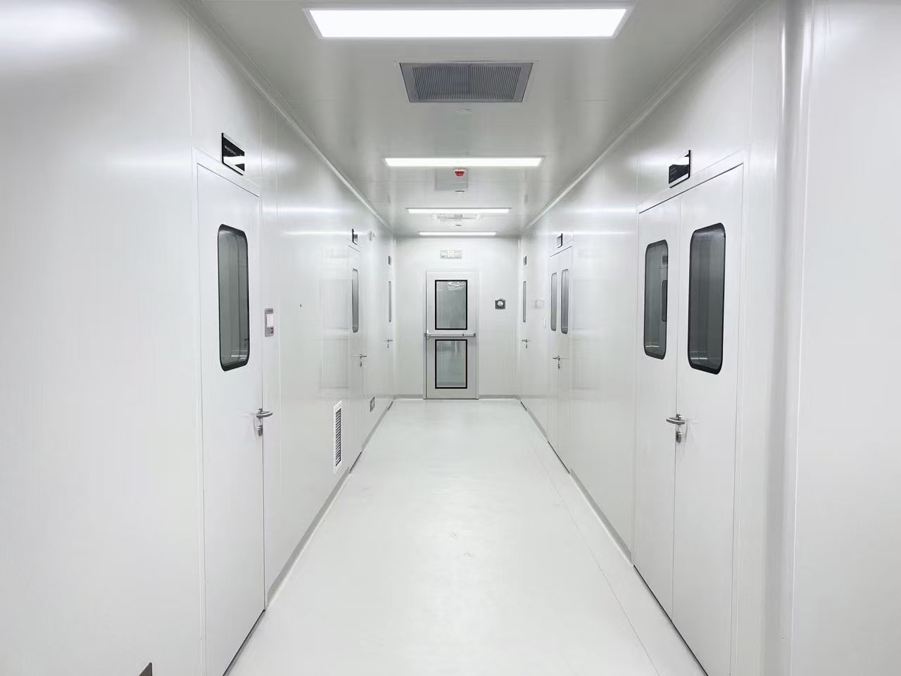 cleanroom door