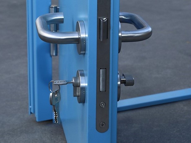cleanroom door