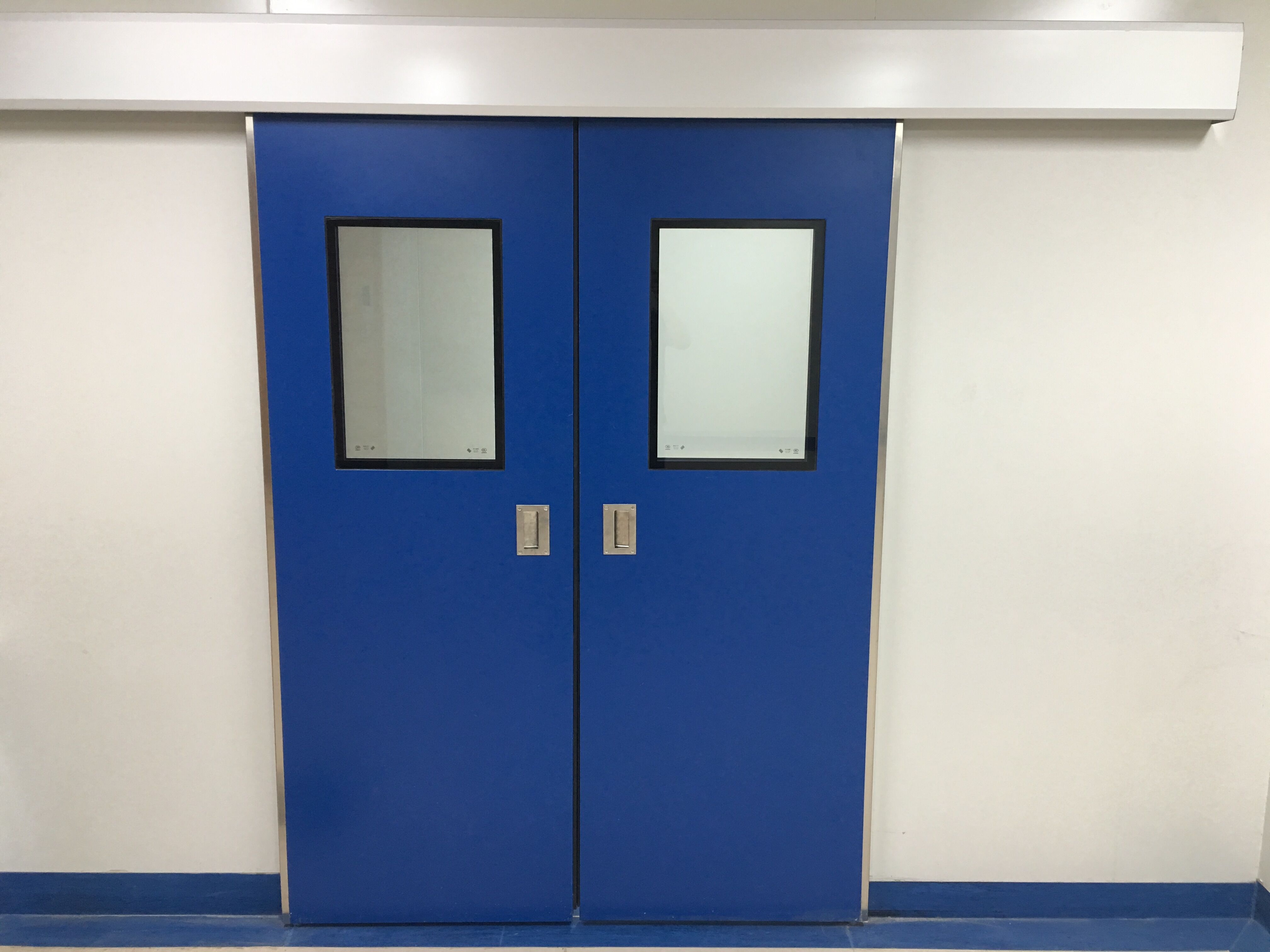 manual sliding door